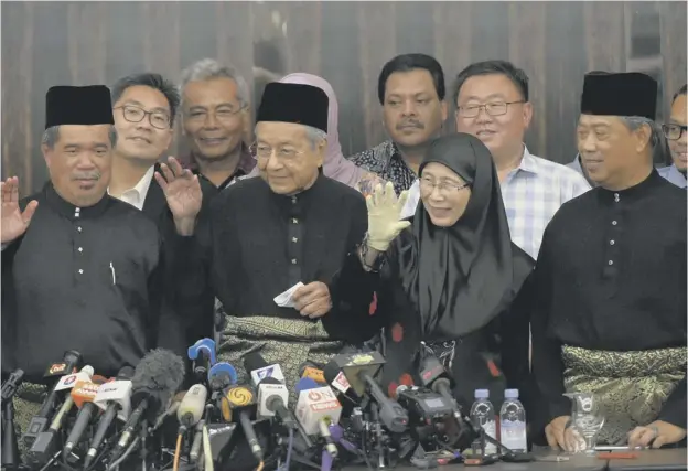  ??  ?? 0 Mahathir Mohamad waves as he meets the press after being sworn in as prime minister – and the world’s oldest elected leader – in the Malaysian capital Kuala Lumpur