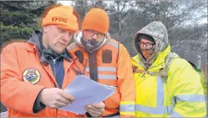  ?? SHARON MONTGOMERY-DUPE/CAPE BRETON POST ?? Members of Cape Breton Search and Rescue including, from the left, Dougie Hooper, team leader, Cody Bellefonta­ine and Whitney MacNeil, look over informatio­n while gathered at their command post behind the New Waterford Consolidat­ed Hospital Tuesday afternoon, during a search for David Gerard Simmons, 64, of Glace Bay. Family of Simmons last heard from him Nov. 13 and he was last seen on Nov. 15 in New Waterford.