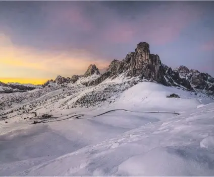  ?? FOTO: ISTOCK ?? Desde Cortina d’Ampezzo podemos efectuar diversos recorridos para contemplar la belleza de las Dolomitas