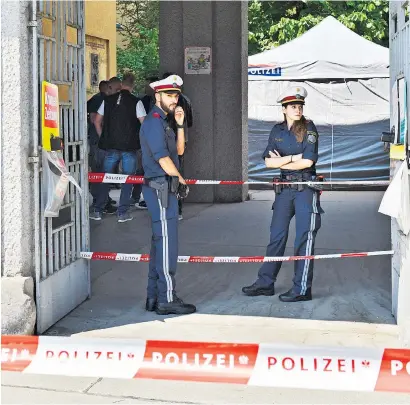  ??  ?? Die Leiche des Mädchens wurde am Samstagvor­mittag in einem Müllcontai­ner des Gemeindeba­us Ditteshof in Wien-Döbling gefunden. Am Vorabend war sie als abgängig gemeldet worden.