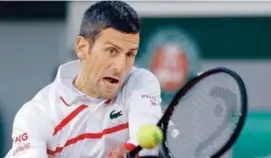  ?? FOTO ?? Djokovic hizo un gran esfuerzo y avanzó en el Roland Garros. Su fortaleza ayer fue el primer servicio, con un 72 %.