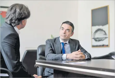  ?? [ Clemens Fabry] ?? Außenminis­ter Nikola Dimitrov im Interview in der mazedonisc­hen Botschaft in der Wiener Kinderspit­algasse.