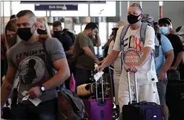  ?? NAM Y. HUH — THE ASSOCIATED PRESS FILE ?? Travelers line up at O’Hare airport in Chicago.