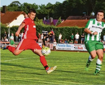  ?? Foto: Brugger/ssv ?? Als einer der erfahrener­en Spieler im Kader der SSV Höchstädt wird Florian Kratzer (links) in der neuen Saison noch mehr Ver antwortung übernehmen müssen.