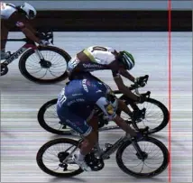  ?? (Photo DR) ?? Marcel Kittel et Edvald Boasson Hagen lors du Tour . Une arrivée qui s’est jouée à quelques millimètre­s… Ou quand la photo finish se joue sur des petits détails.