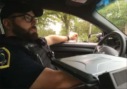  ?? ZACHARY SRNIS — THE MORNING JOURNAL ?? Officer Dale Reising of the Vermilion Police Department looks for any railroad crossing violators.