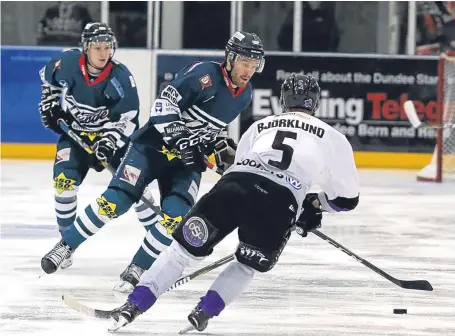  ?? Picture: Derek Black. ?? Stars’ Jimmy Jensen comes under pressure from Christoffe­r Bjorklund of Brahead Clan.