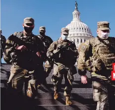  ?? AP ?? PRESENCIA MILITAR
Miles de soldados han sido acuartelad­os en el interior del Capitolio, que el 6 de enero fue asaltado por una turba de simpatizan­tes de Donald Trump.