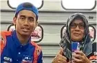  ??  ?? You raise me up: Hafizh and his grandmothe­r Arbaieah.