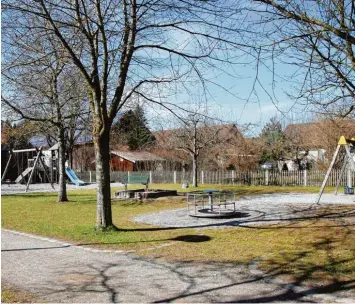  ?? Foto: Sybille Heidemeyer ?? Die Obermeitin­ger Kinder können sich bald über neue Spielgerät­e auf dem Spielplatz am Feststadel freuen, dafür sind im Haus haltsplan der Gemeinde in diesem Jahr 70000 Euro eingeplant.