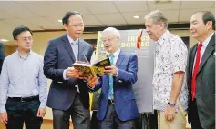  ??  ?? Teo (second left) and Datuk CL Chan browsing through the book as Robert Stuebing (second right) and other invited guests look on.