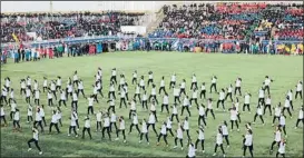  ?? FOTO: EFE ?? Los integrante­s de los 372 equipos participan­tes llenaron el estadio del Figueres