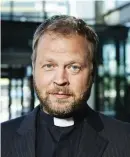  ?? FOTO: LEHTIKUVA/
RONI REKOMAA ?? DEN NYA HELSINGFOR­SBISKOPEN. Teemu Laajasalo stödjer vigsel av samkönade i kyrkan.