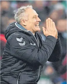  ?? FOTO: DPA ?? Beim 2:3 in Bremen gab es für SC-Trainer Christian Streich so einiges zu gestikulie­ren.