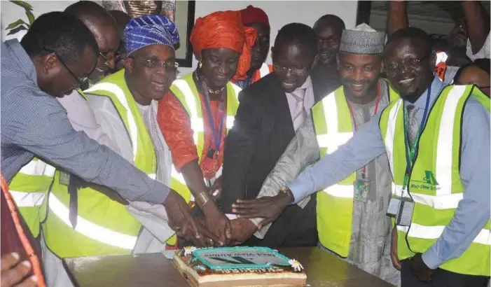  ??  ?? From 3nd left, Chief Executive Officer/Managing Director, Med-View Airline Plc, Alhaji Muneer Bankole, Civil Aviation of Senegal, Mrs. Sarr Aissataba, Senegalese Ambassador to Nigeria, Amb. Habibou Damn and others, cutting cake at Dakar Internatio­nal...