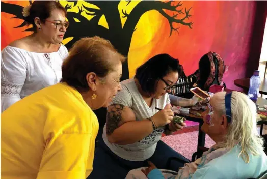  ?? FOTO: CLUB DE LEONES DE HEREDIA ?? El Club de Leones de Heredia organizó una actividad de servicio en el Hogar de Ancianos Alfredo y Delia González Flores en octubre del año pasado, para llevar alegría y diversión a decenas de adultos mayores.