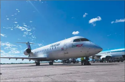  ?? ?? VUELOS. Paranair utiliza los Bombardier CRJ-200 para cubrir la ruta Córdoba-Asunción.