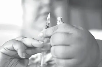  ?? Associated
Press ?? ABOVE: A woman with Type 2 diabetes prepares to inject herself with insulin on April 18, 2017, at her home in Las Vegas. The skyrocketi­ng price of insulin has some
diabetics scrambling to cover the cost of the life-saving medication. Others are skipping doses or using smaller amounts than needed, and sometimes
landing in the ER, patients and advocates recently told
Congress.