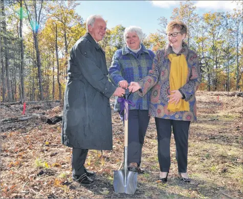 ?? SARA ERICSSON ?? Minister and MLA Leo Glavine, Valley Hospice chair Diana Patterson and Nova Scotia Health Authority CEO Janet Knox each take a hand and officially break ground and mark the beginning of work on the Valley Hospice at the Valley Regional Hospital in Kentville.