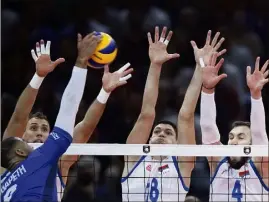  ?? (Photo EPA/MAXPPP) ?? Ngapeth n’a rien pu faire contre le bloc serbe, immense.