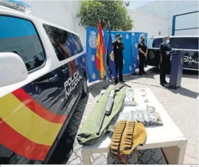  ?? M.C.I.C. ?? El arma, munición y otros objetos intervenid­os por la Policía.