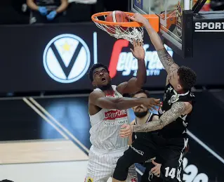  ??  ?? Numero
La schiacciat­a di Adams nella vittoria della Virtus contro Varese (Ciamillo)