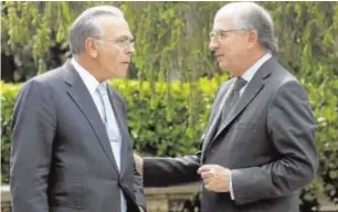  ?? EFE ?? excomisari­o – expresiden­te de Sacyr Luis del Rivero,
Jaime Campaner–,
Manuel Gar
Grullarejo, honor
Vipresiden­cia de Fundación ropa
Fainé, presidente de la Fundación La Caixa, y Brufau, presidente de Repsol