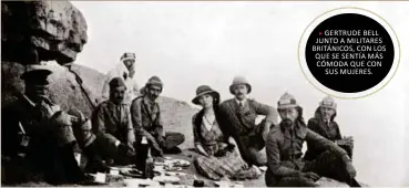  ??  ?? GERTRUDE BELL JUNTO A MILITARES BRITÁNICOS, CON LOS QUE SE SENTÍA MÁS CÓMODA QUE CON SUS MUJERES.