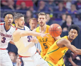  ?? ISAAC BREKKEN/ASSOCIATED PRESS ?? Gonzaga’s Killian Tillie (33) passes during their West Coast Conference (WCC) tournament game against San Francisco on Monday. Gonzaga advanced to the WCC title game on Tuesday. UCF 59: