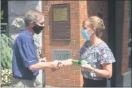  ?? LAUREN HALLIGAN - MEDIANEWS GROUP ?? Dr. Clara Somoza of Osteopathy on Broadway shakes hands with Saratoga Chamber of Commerce president Todd Shimkus at a recent ribbon cutting ceremony.