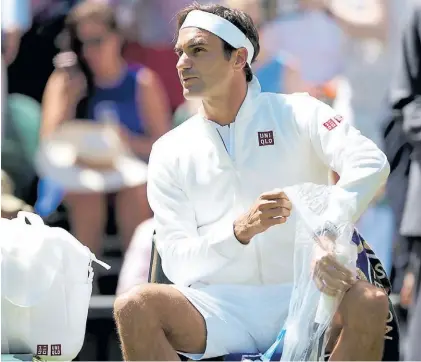  ?? DPA ?? Crack. Roger Federer se prepara para su debut en Wimbledon con su nueva indumentar­ia deportiva.