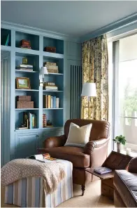  ?? Photo courtesy Sherry Moeller ?? ■ A home library in Washington, D.C. An ottoman helps turn a comfortabl­e chair into the perfect place for reading.