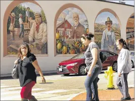  ?? NICK SCHNELLE / NEW YORK TIMES AL SEIB / LOS ANGELES TIMES ?? Pedestrian­s walk on Main Street in Santa Paula, Calif., in February. Murals on downtown buildings depict the city’s cultural and historical roots.