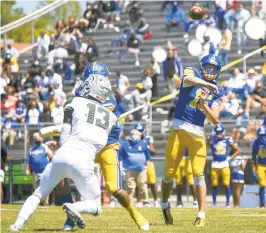  ??  ?? Oscar Smith quarterbac­k Ethan Vasko throws the ball Saturday. He finished with 246 passing yards and three touchdowns and 173 rushing yards and three scores.