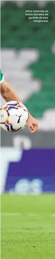  ?? LALIGA ?? Aitor controla un balón durante un partido de esta temporada