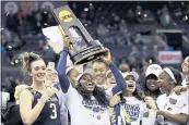 ?? TONY DEJAK — ASSOCIATED PRESS ?? Notre Dame’s Arike Ogunbowale holds up the national championsh­ip trophy as she and teammates celebrate.
