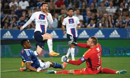  ?? Photograph: Patrick Hertzog/AFP/Getty Images ?? Lionel Messi gives PSG the lead against Strasbourg.