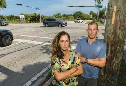  ?? MIAMI HERALD ?? Betsy Wise and Dean Warhaft are photograph­ed at the intersecti­on of Southwest 67th Avenue and Southwest 136th Street on June 29 in Pinecrest. Miami-Dade County is planning to build a traffic circle at the intersecti­on and residents are now suing the county claiming the traffic circle would destroy trees and ruin the character of their streets.