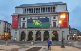  ??  ?? Teatro Real en la Plaza de Ópera.