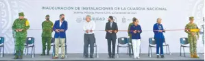  ??  ?? El presidente Andrés Manuel López Obrador (tercero de izq. a der.), acompañado del gobernador Jaime Rodríguez (segundo de izq. a der.), entre otros, inauguró un cuartel de la Guardia Nacional.