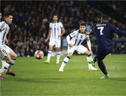  ?? ?? ► Kylian Mbappé, jugador formado en el Monaco, marcó ambos goles en la victoria 2-0 en casa de la Real Sociedad.