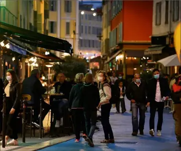  ?? (Photo Eric Ottino) ?? Les mesures anti-Covid, notamment la fermeture des bars à  heures et des restaurant­s à minuit et demi, sont prolongées jusqu’au  novembre dans les Alpes-Maritimes.