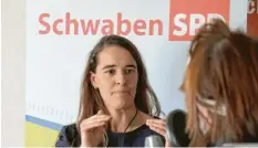  ?? Foto: Christian Gerold ?? Die gehörlose Heike Heubach aus Stadtberge­n ist bei der SPD für die Bundestags­wahl nominiert.