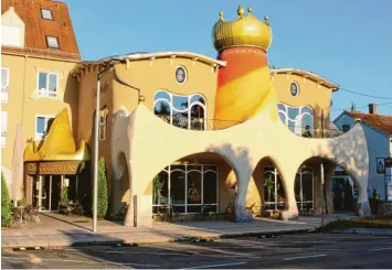  ?? Foto: Marion Kehlenbach ?? Die Chocolater­ie von Peter Müller in Königsbrun­n wurde in Anlehnung an den katalanisc­hen Architekte­n Antoni Gaudí entworfen. Das Schokoschl­össchen in Königsbrun­n war in der 70- jährigen Geschichte des Bauunterne­hmens Mayr in Obermeitin­gen eine der größten Herausford­erungen.