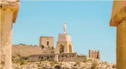  ??  ?? Von dem geplanten Gebäude wird man nach seiner Fertigstel­lung den Cerro de San Cristobal einsehen können