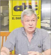  ??  ?? Luis Alberto Caballero, hermano del solicitant­e de tierras afectado en el caso.