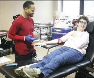  ?? Brodie Johnson • Times-Herald ?? Forrest City Medical Center hosted the American Red Cross on Tuesday for a blood drive. Charles Smoot, left, talks with Jenny Vaughn, as she donates blood during the drive, held in the hospital’s in-service room.