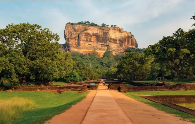  ??  ?? ABOVE Step it up: You’ll be climbing over 1,200 of them to get to the top of Sigiriya, which means Lion Rock. CI-DESSUS En avant, marche : il faut en gravir plus de1200 pour atteindre le sommet de Sigiriya, ou rocher du lion.