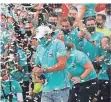  ?? FOTO: LUCA BRUNO/DPA ?? Hamilton feiert den siebten Mercedes-Titel in Folge.