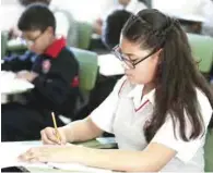  ??  ?? Evaluación. Alumnos de escuelas públicas y privadas presentaro­n su examen de admisión para ingresar al nivel Secundaria; los resultados se conocerán en abril.